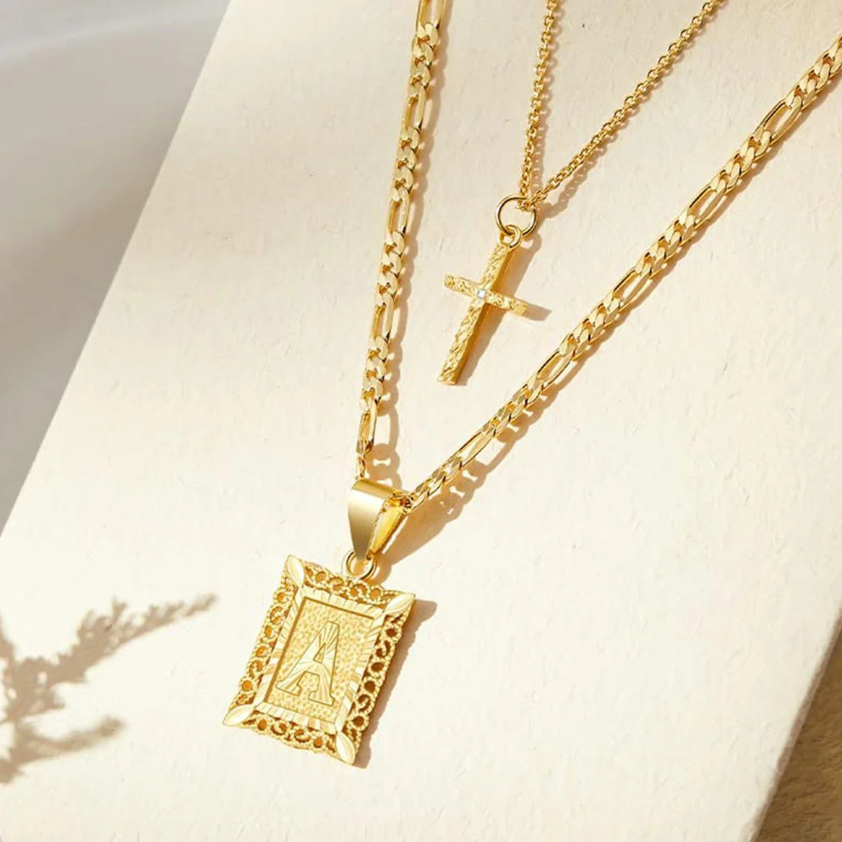 Coffret 2 Pièces — Collier Initial & Croix