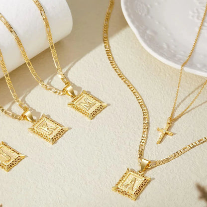 Coffret 2 Pièces — Collier Initial & Croix